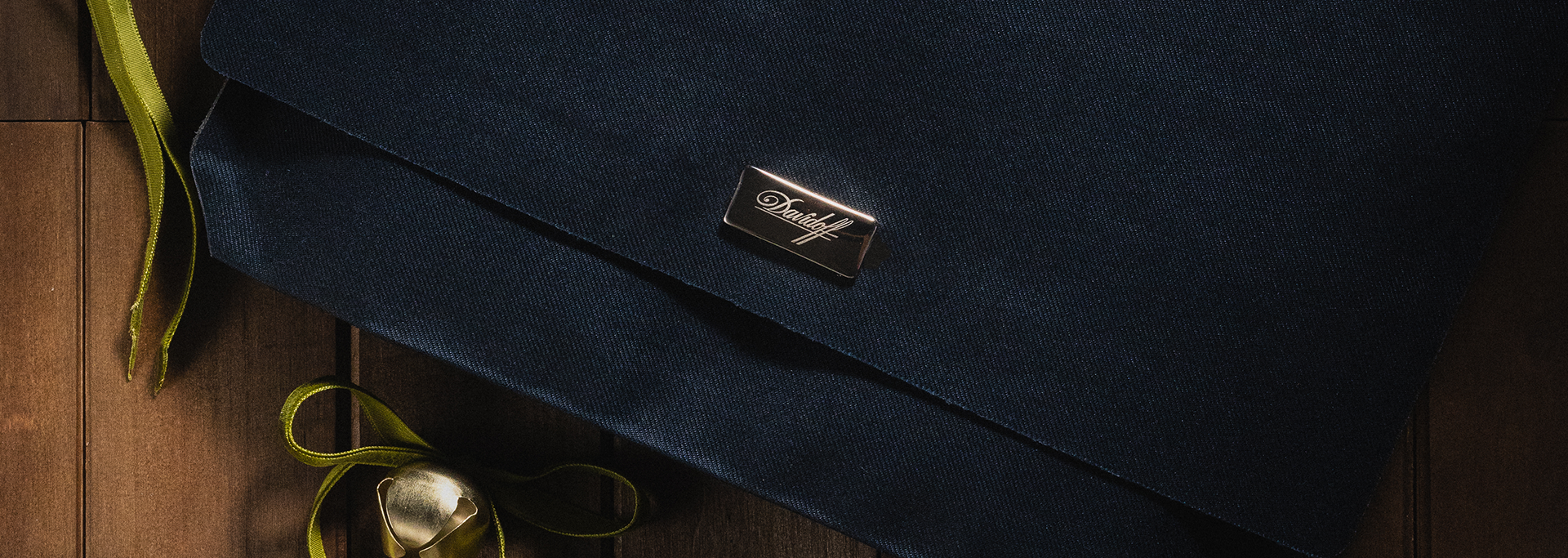 holiday-cigar-gifts-gifting-davidoff-cigar-travel-case.png holiday-cigar-gifts-gifting-davidoff-cigar-travel-case.png