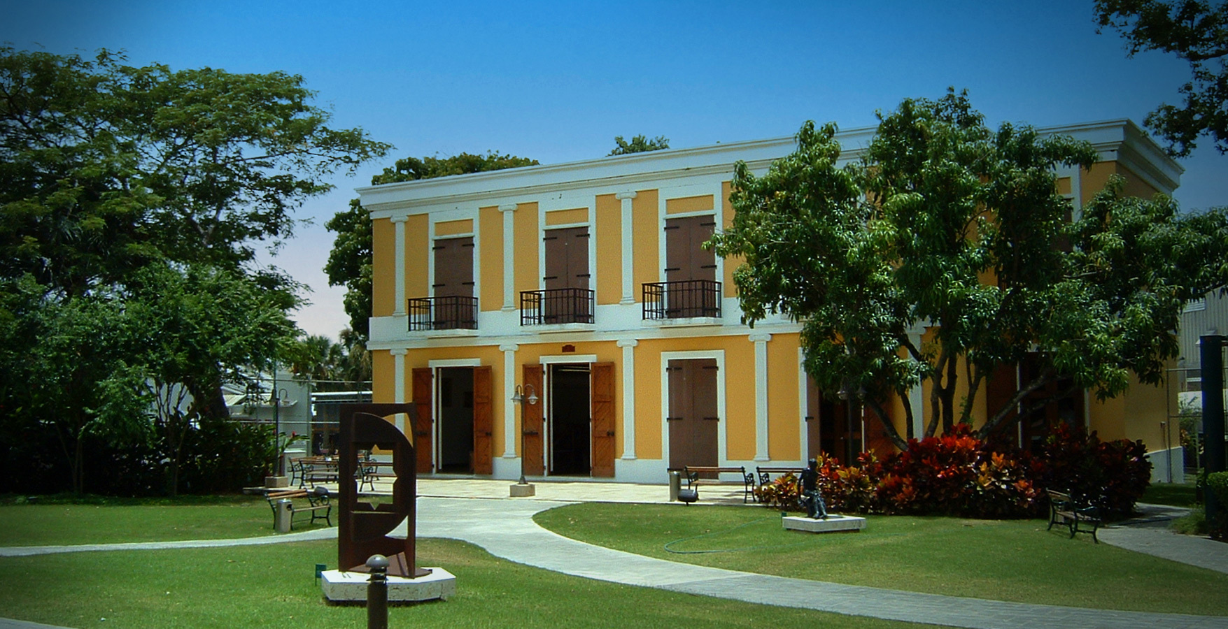 La Aurora Cigars Dominican Republic cigar factory building exterior