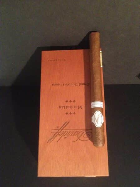 The davidoff Manhattan single cigar on closed cigar box