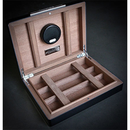 Fuente OpusX Forbidden X travel humidor by prometheus