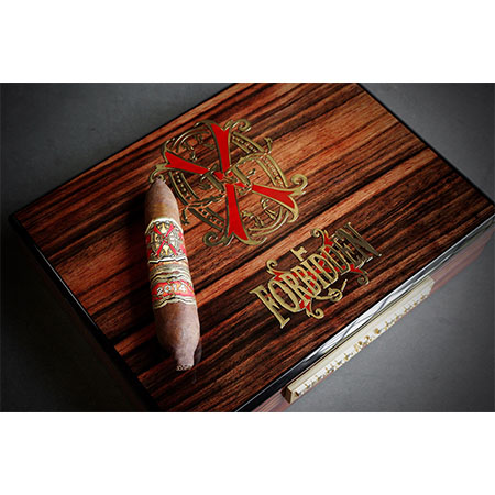 Fuente OpusX Forbidden X travel humidor by prometheus