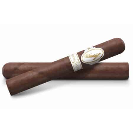 Hand-rolled Davidoff Robusto Real Especiales 7