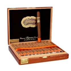 casa fuente Churchill cigar box open