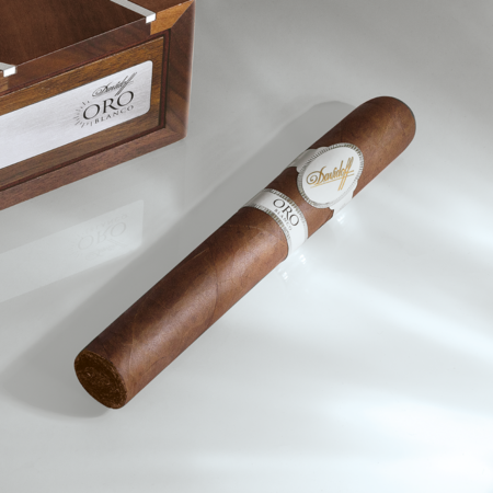 lose-up of the Davidoff Oro Blanco Special Reserve 111 Years cigar showcasing its elegant wrapper and craftsmanship