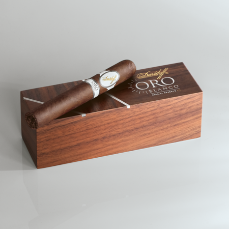 Single Davidoff Oro Blanco Special Reserve 111 Years cigar resting inside its luxury presentation box.