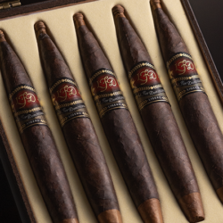 Close-up of LFD TCFKA M Oscuro with rich Oscuro wrapper