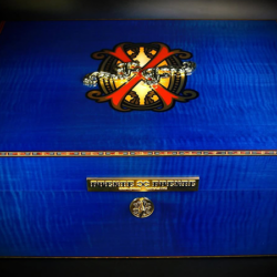 Fuente Fuente OpusX Serie "Heaven and Earth" Big B Humidor Blue Closed